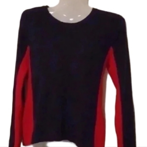 💙🌹red and blue sweater - Picture 2 of 9